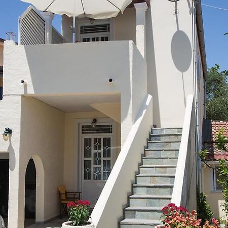 Apartments Margarita Kaizer Bridge Achílleion Exterior foto